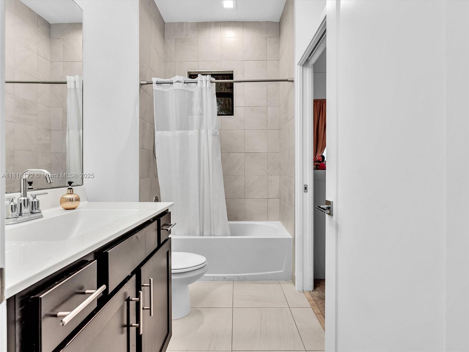 WHISPERING OAKS - Residential