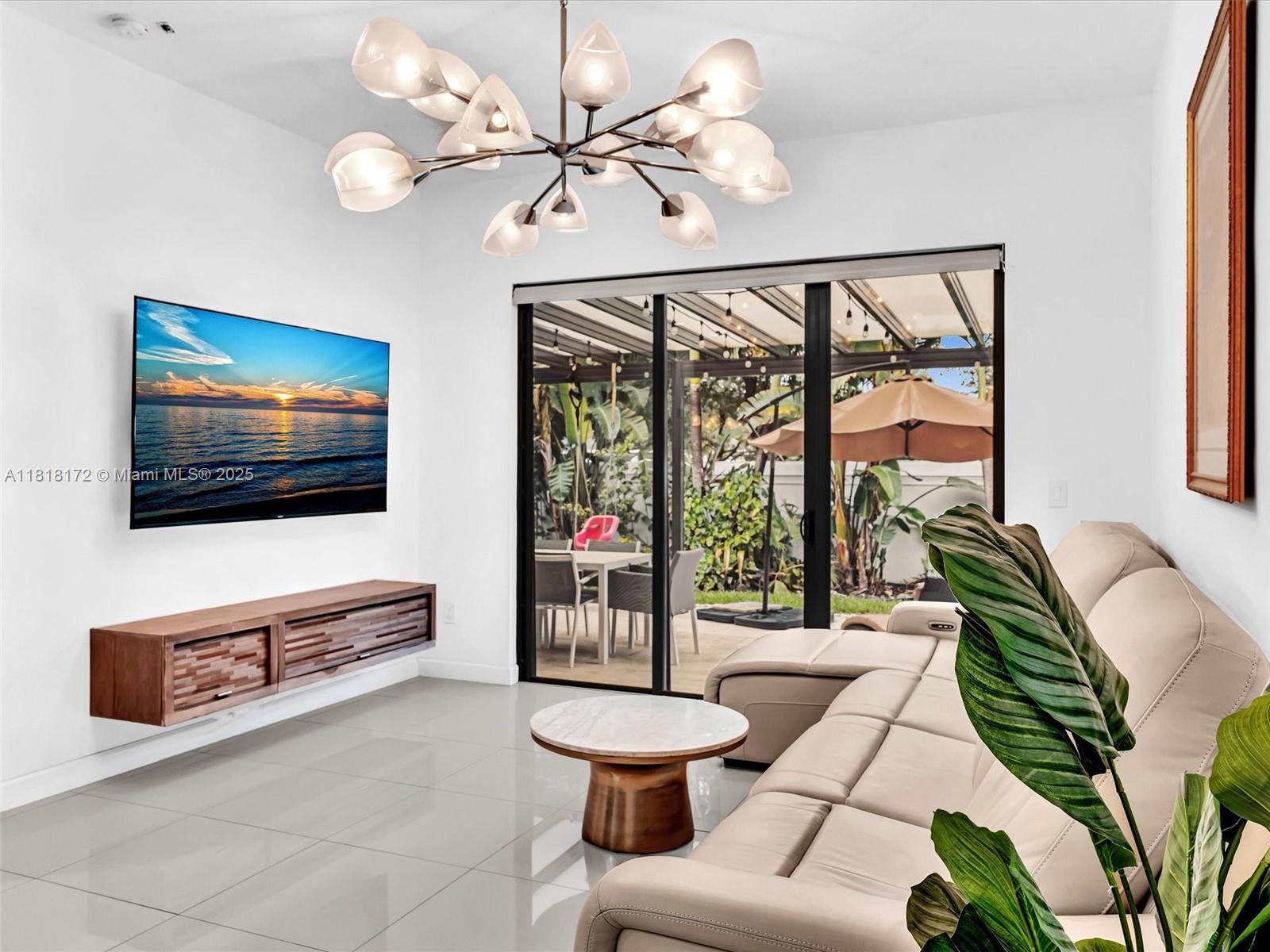 WHISPERING OAKS - Residential