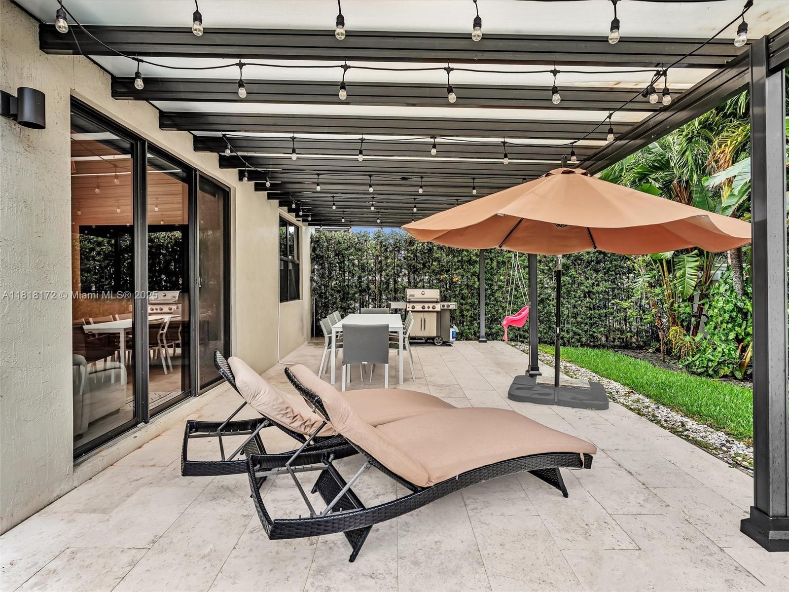 WHISPERING OAKS - Residential