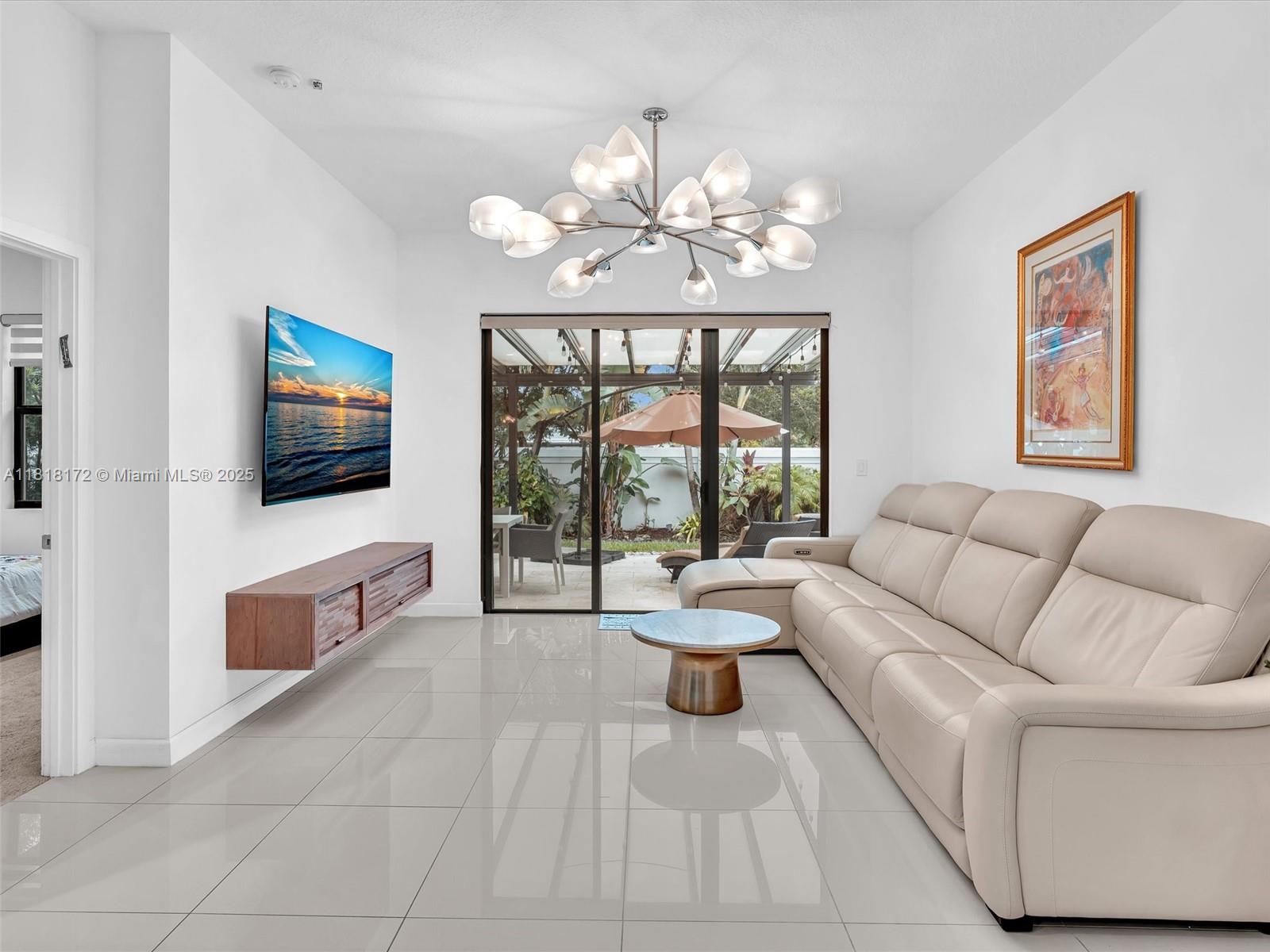 WHISPERING OAKS - Residential