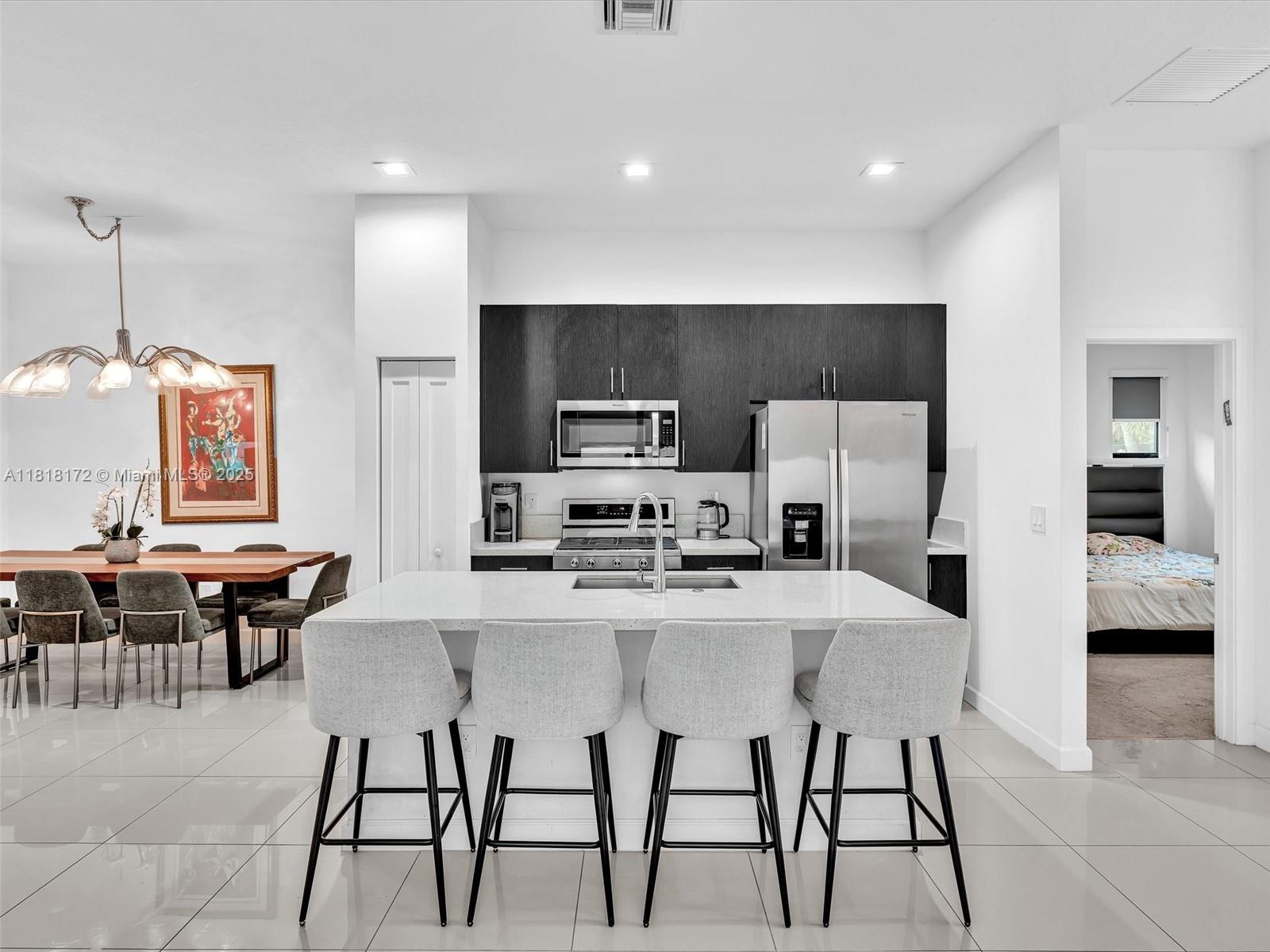 WHISPERING OAKS - Residential