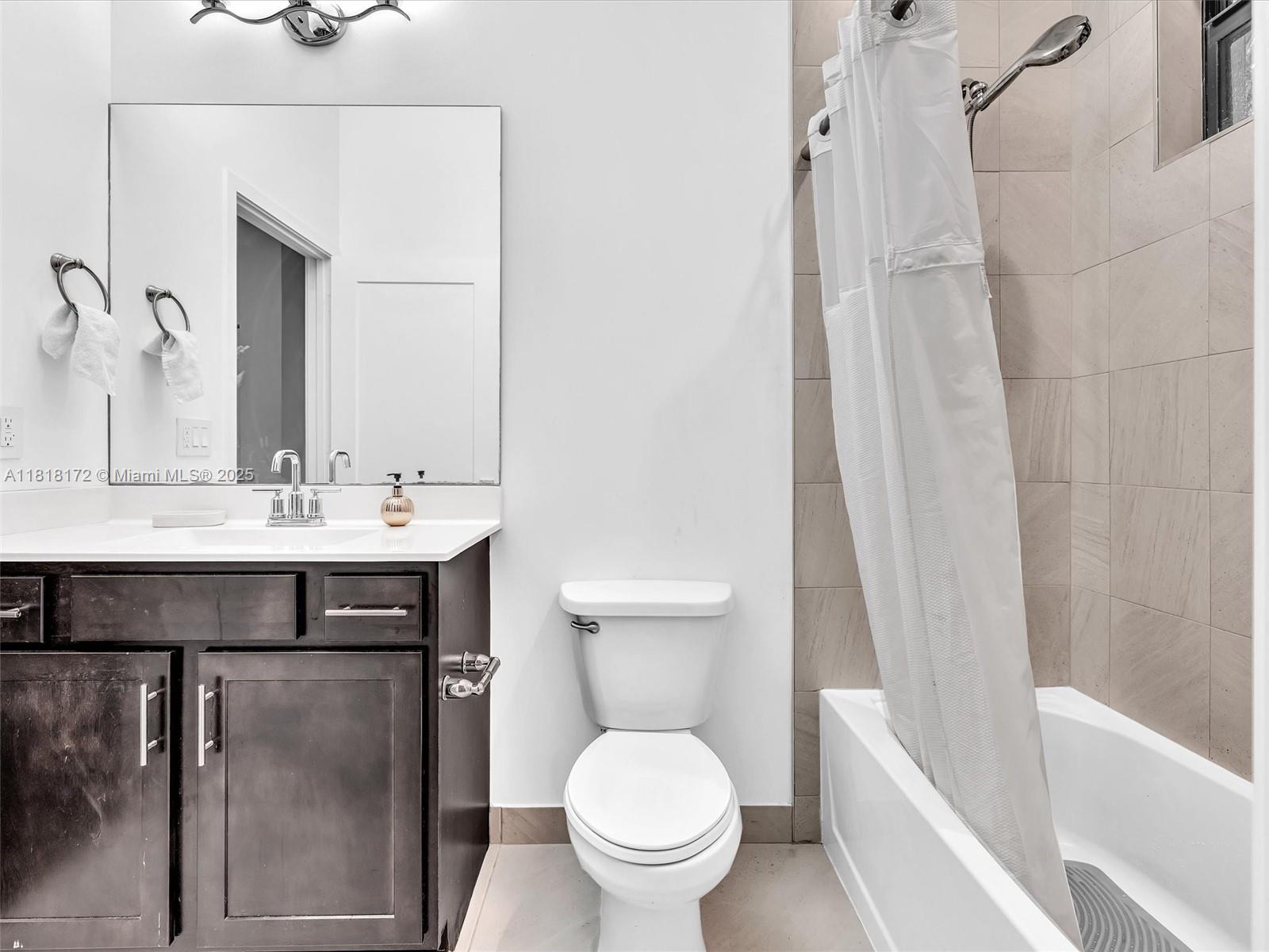 WHISPERING OAKS - Residential