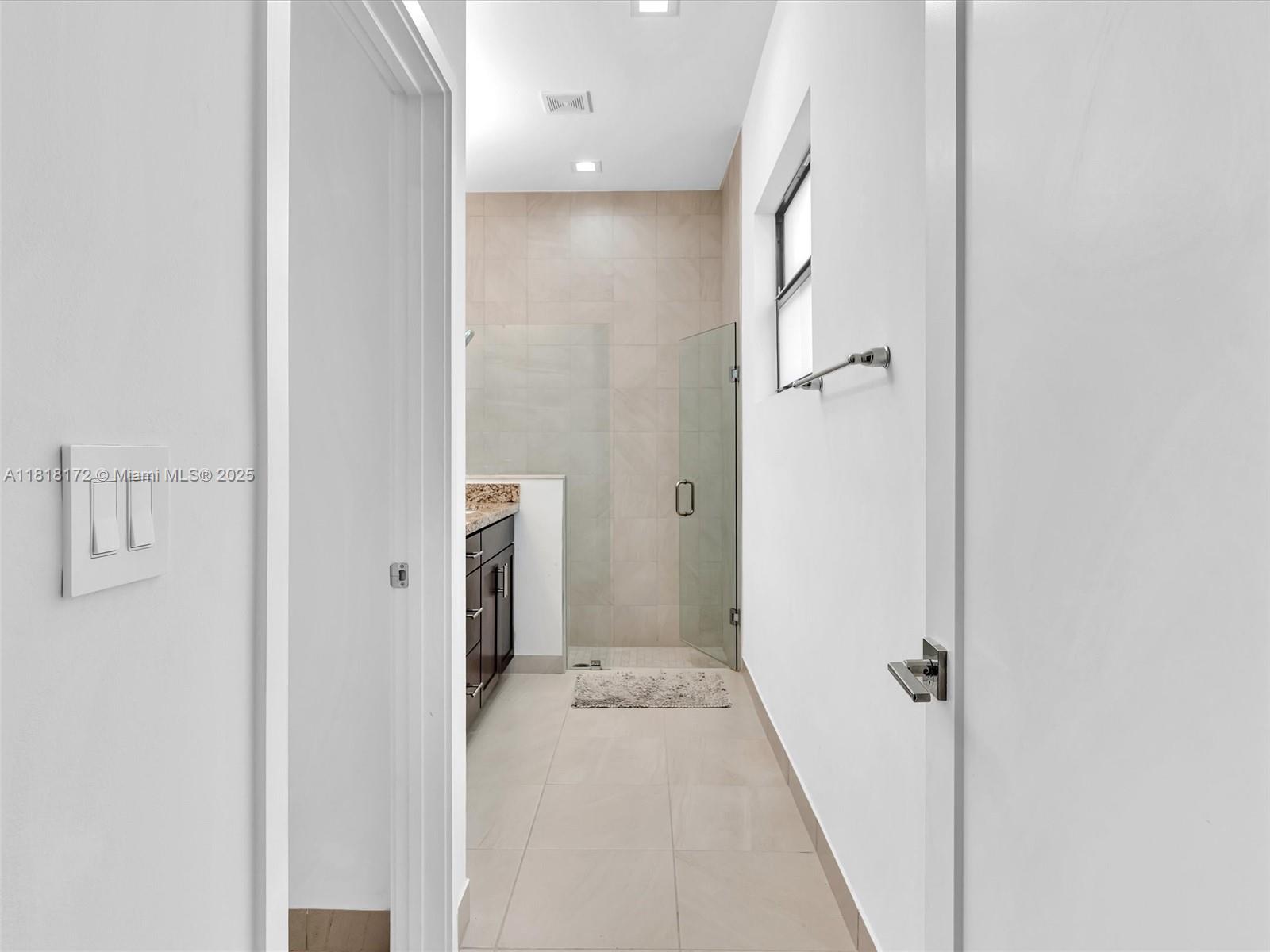 WHISPERING OAKS - Residential