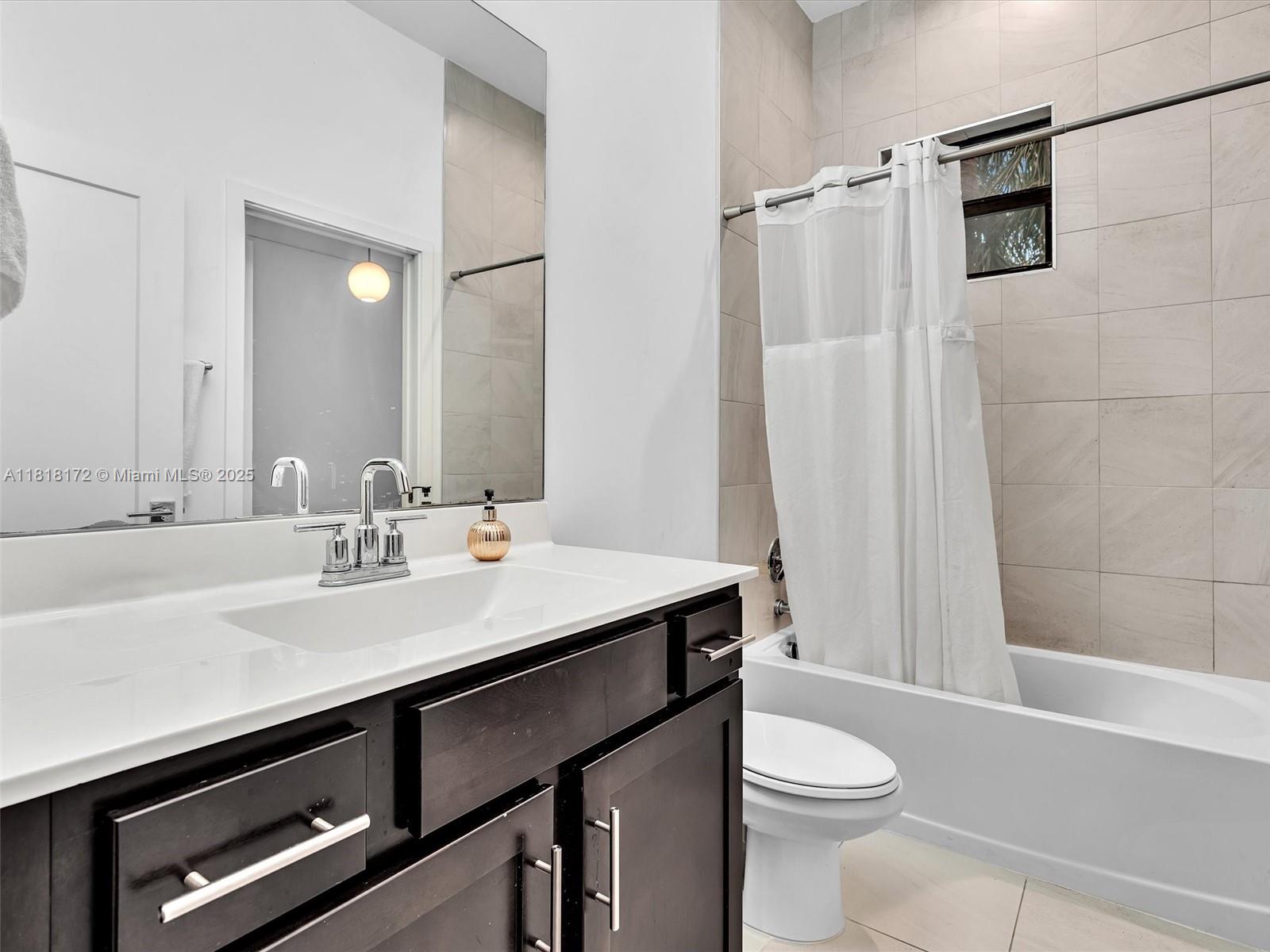 WHISPERING OAKS - Residential