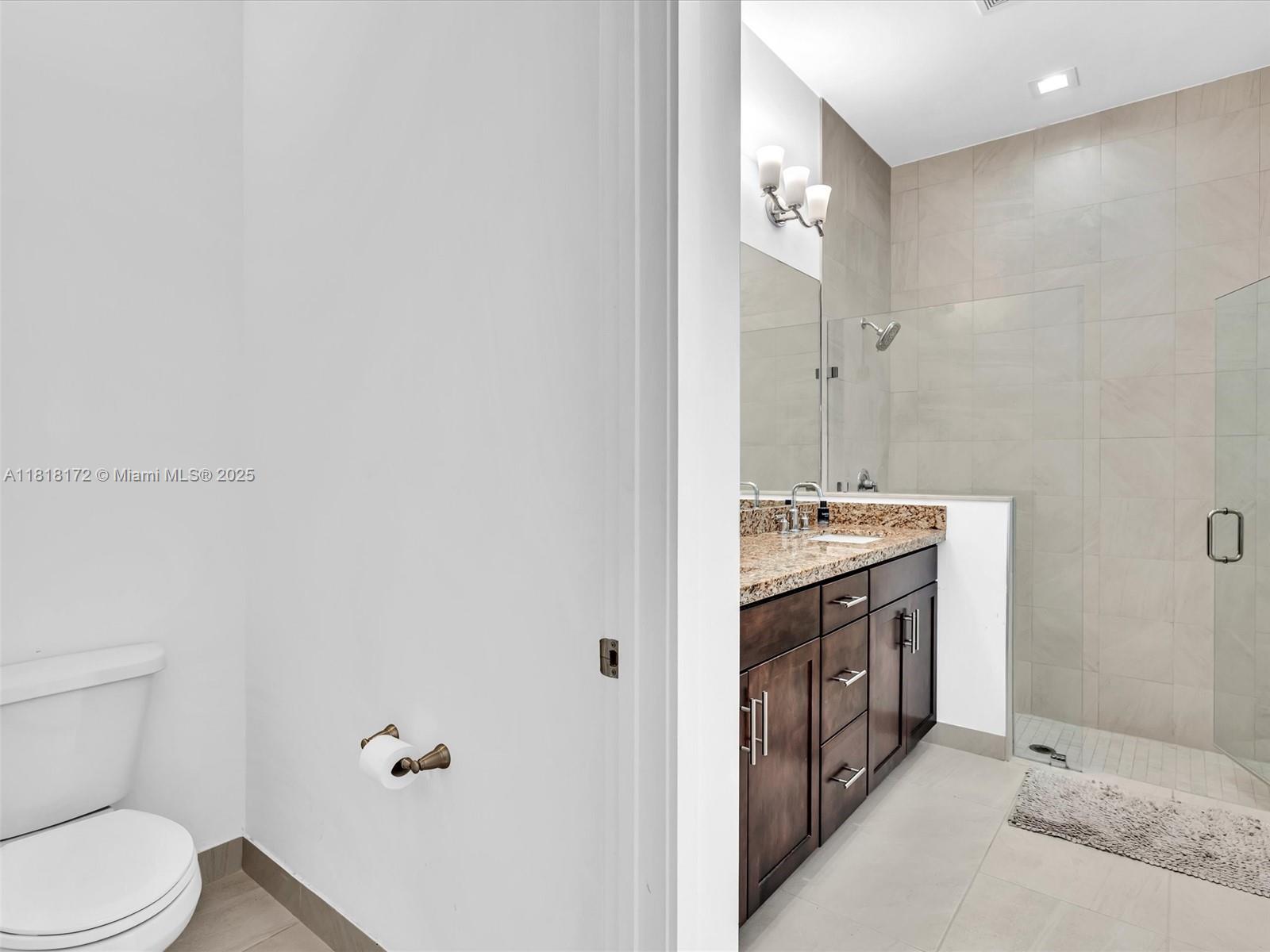 WHISPERING OAKS - Residential