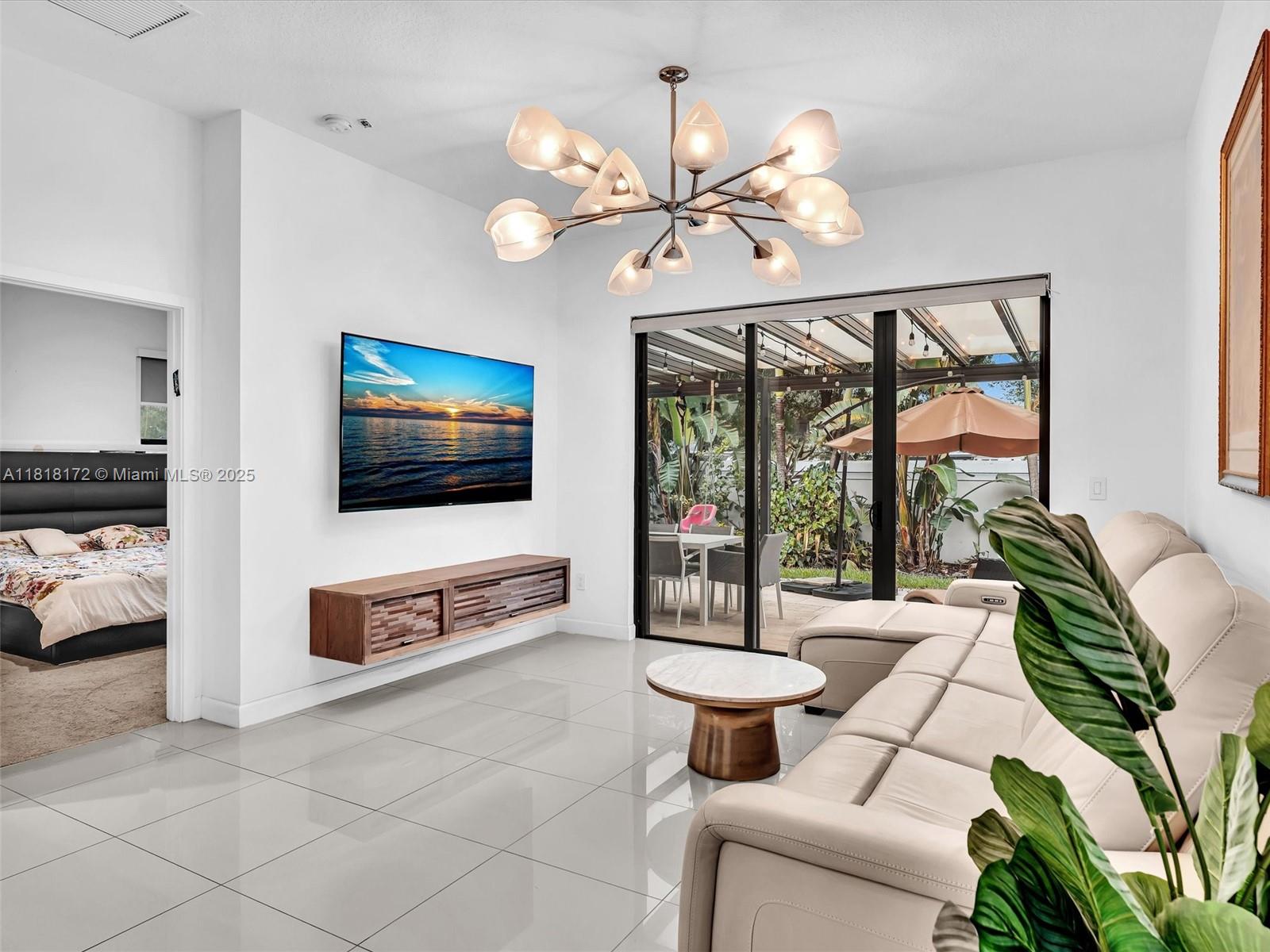 WHISPERING OAKS - Residential