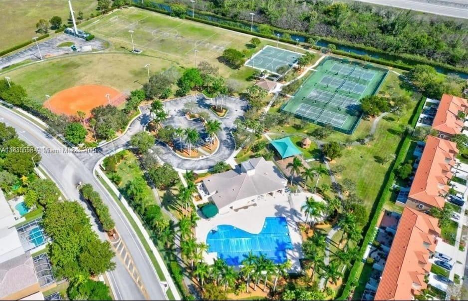 1370 NW 154th Ave