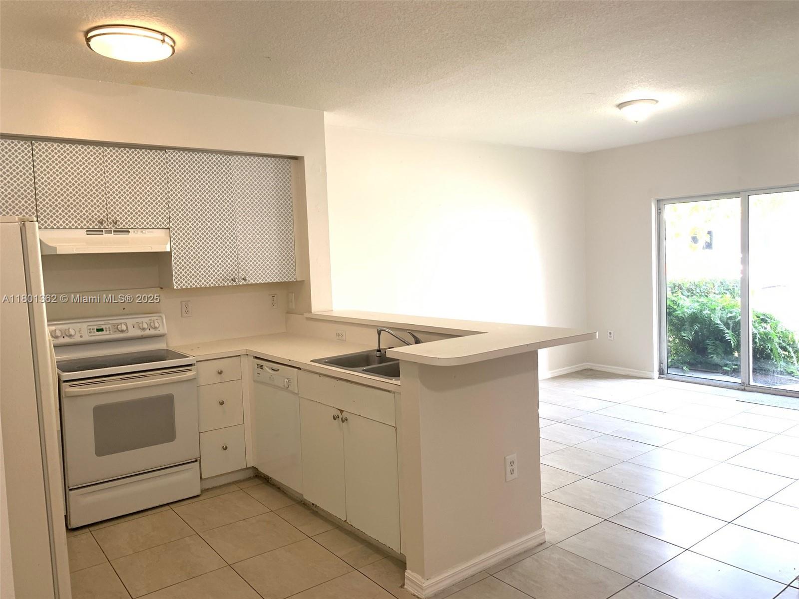 PARADISE POINTE CONDO - Residential Lease