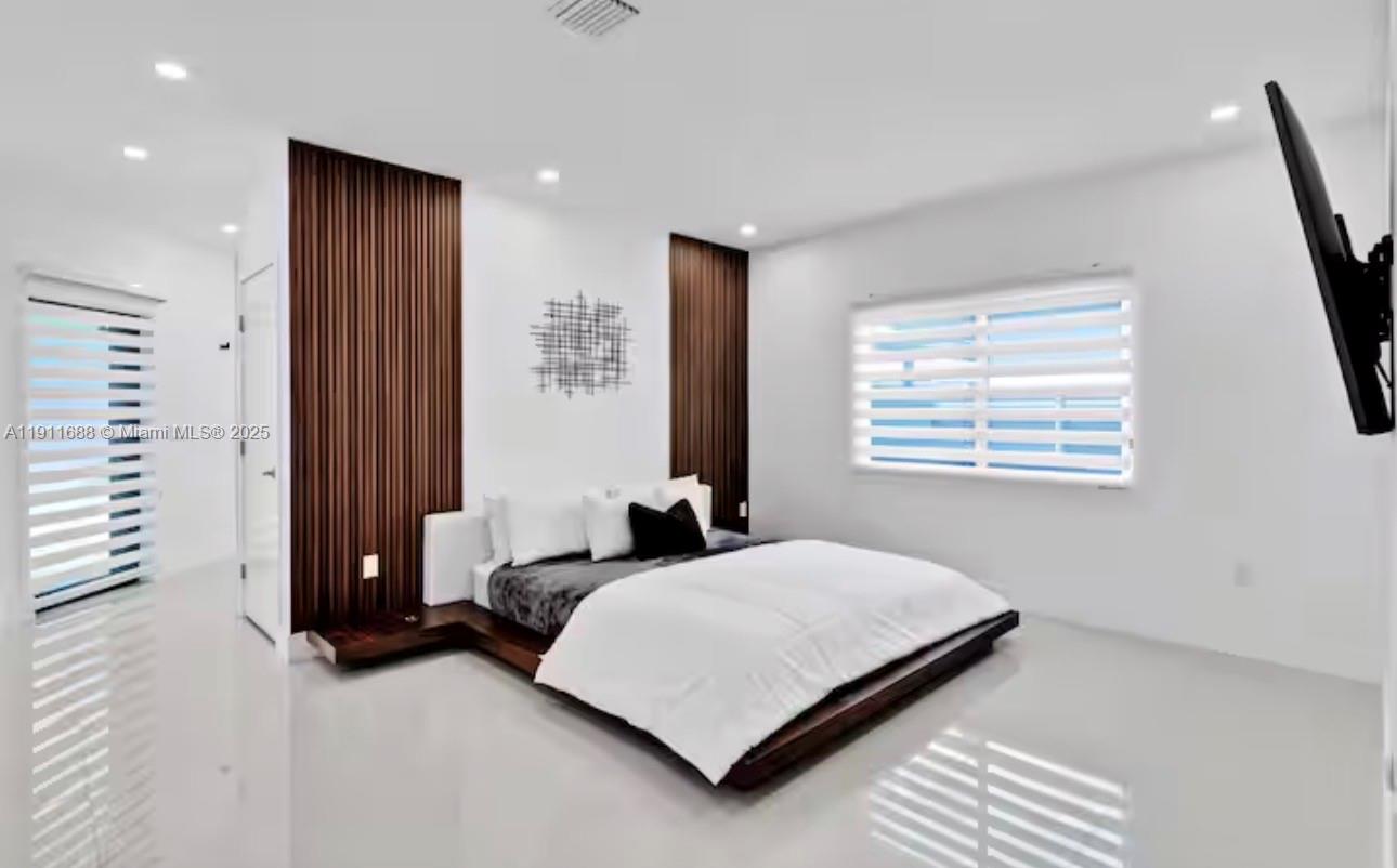 LINCOLN CITY SEC H - Residential Lease