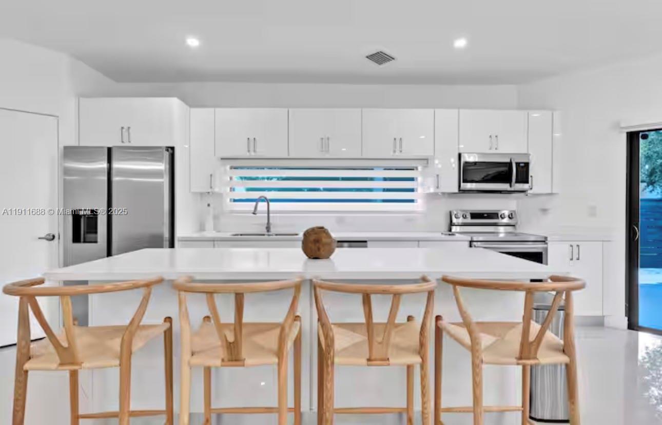 LINCOLN CITY SEC H - Residential Lease