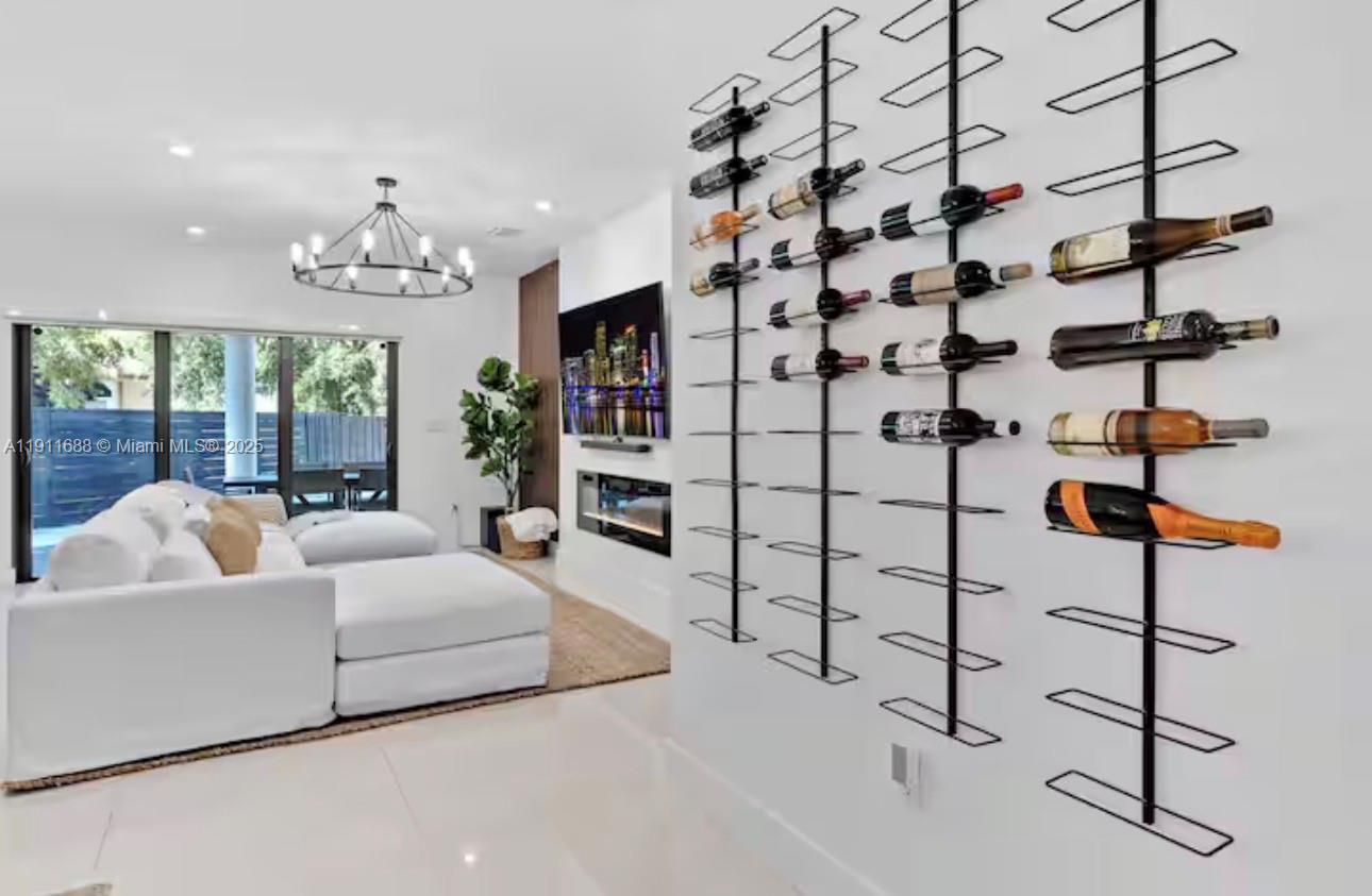 LINCOLN CITY SEC H - Residential Lease