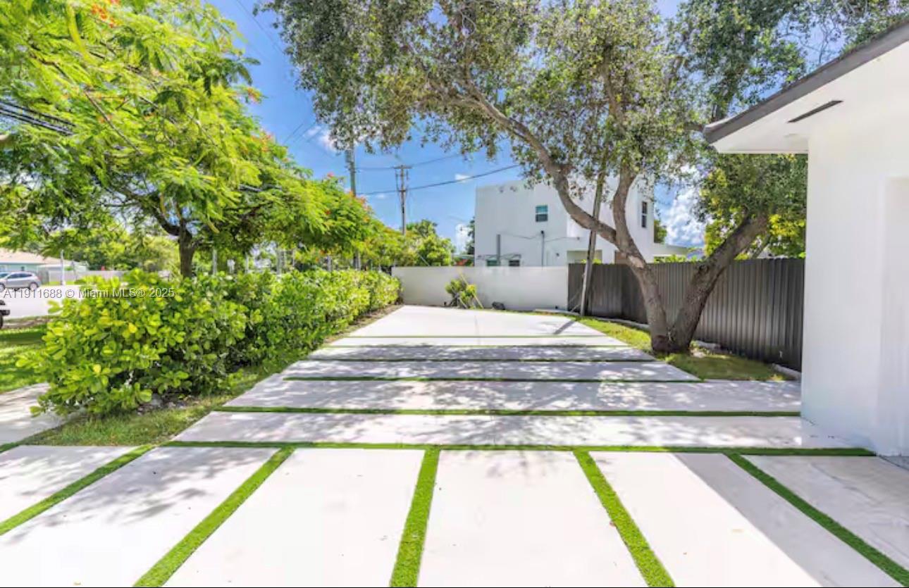 LINCOLN CITY SEC H - Residential Lease