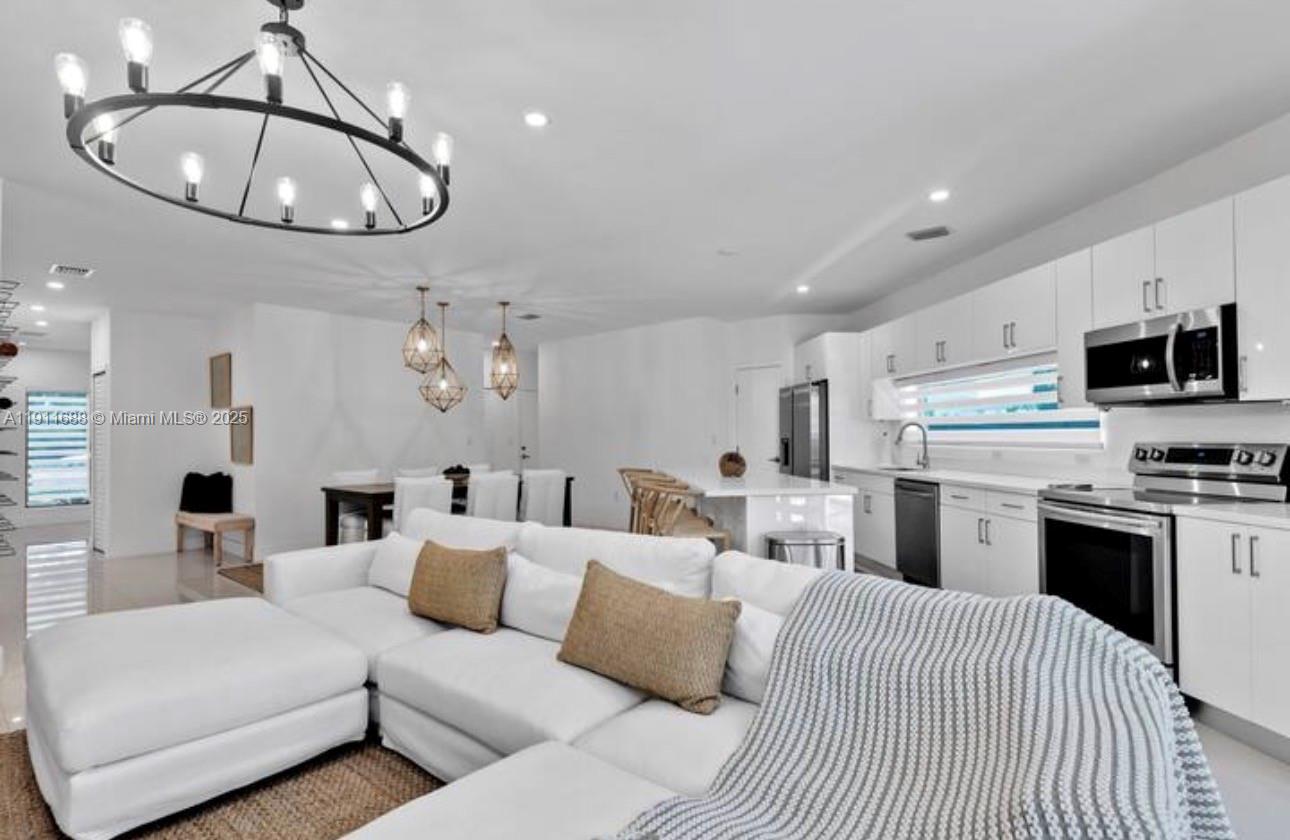 LINCOLN CITY SEC H - Residential Lease