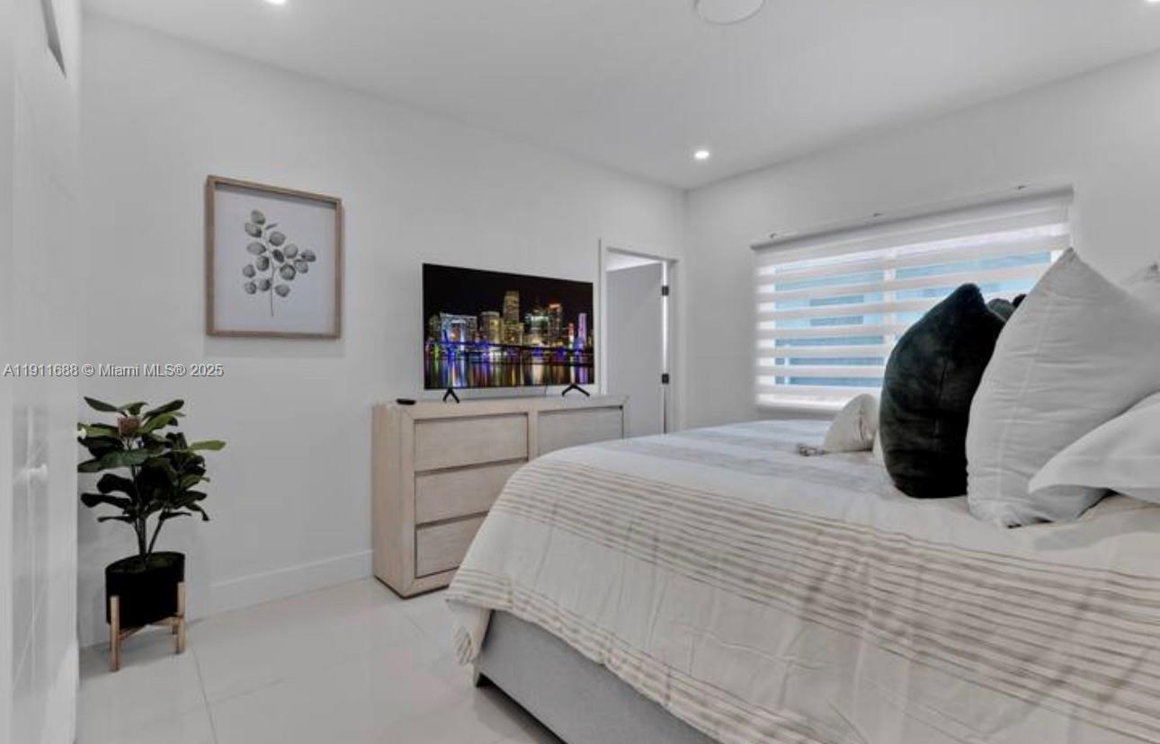 LINCOLN CITY SEC H - Residential Lease