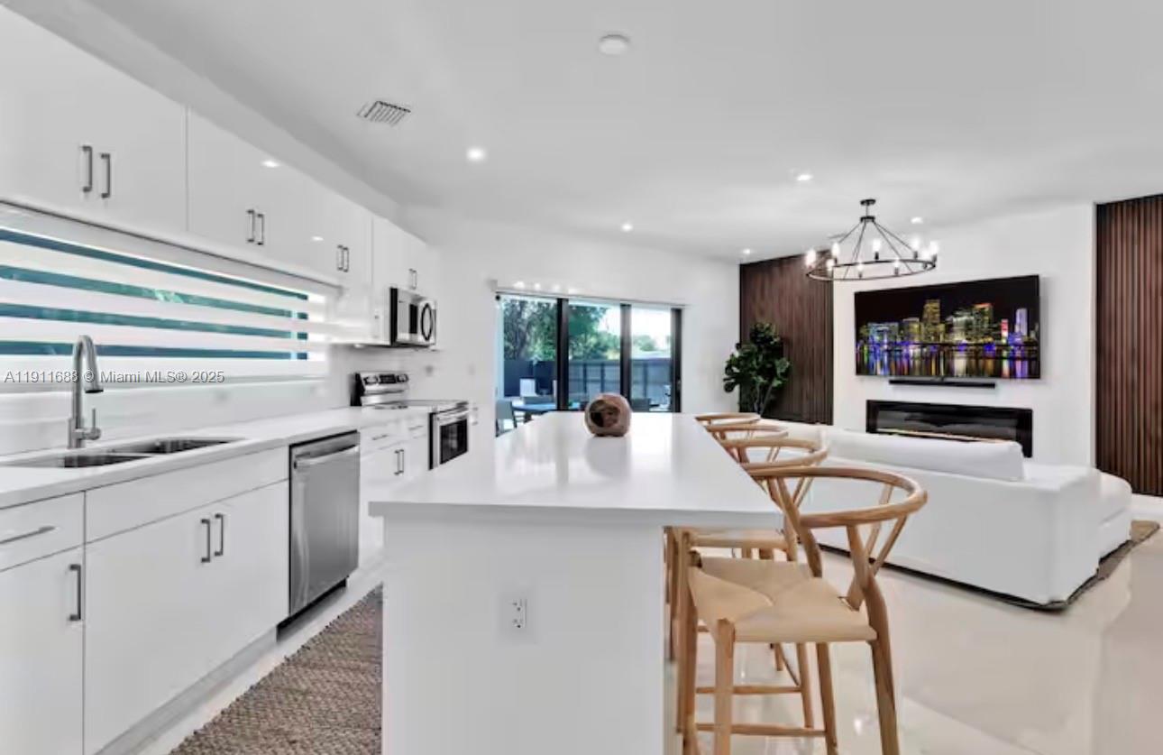 LINCOLN CITY SEC H - Residential Lease