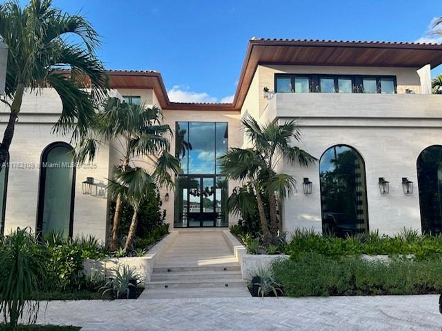 please contact listing agent for showings