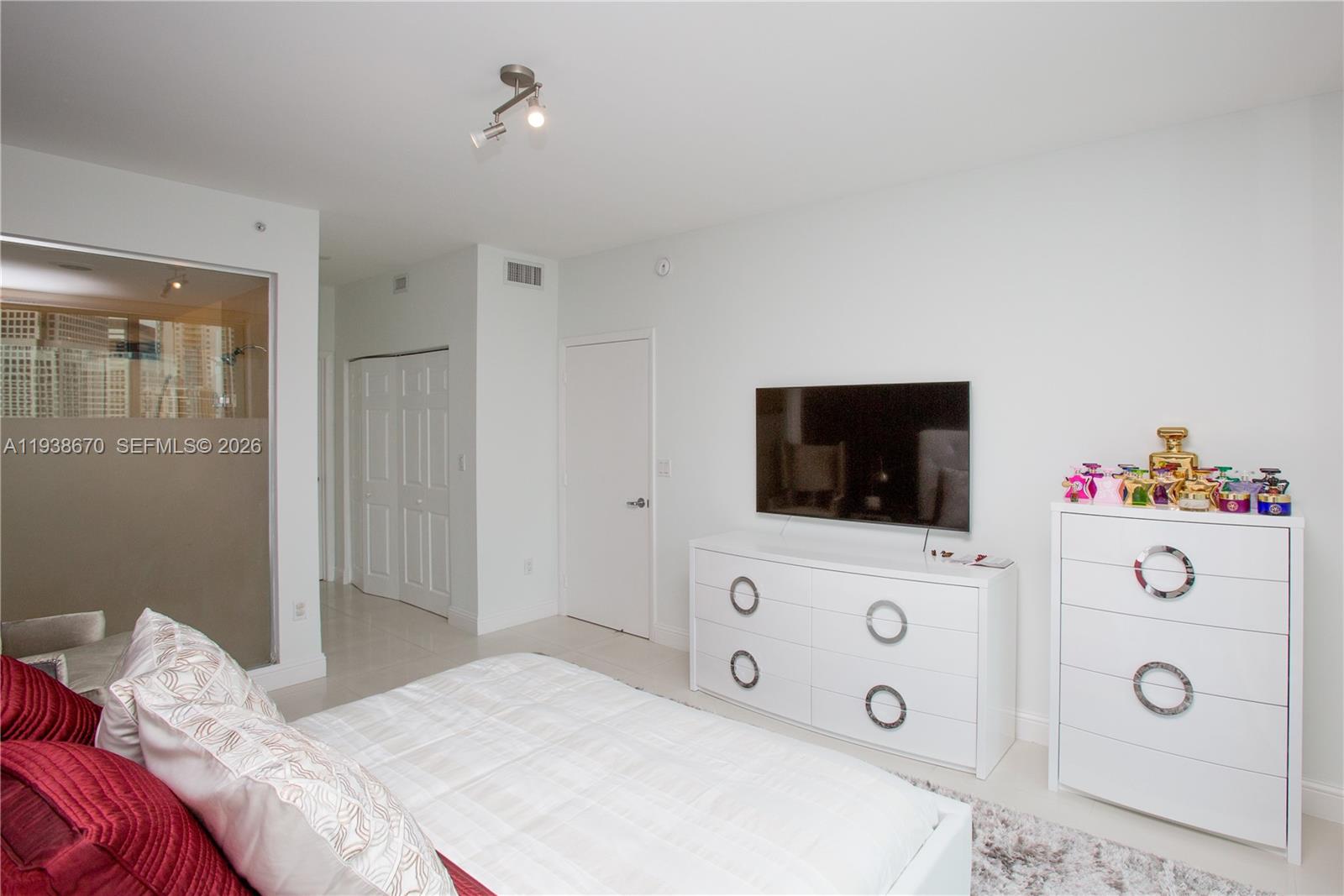 IVY CONDO - Residential Lease