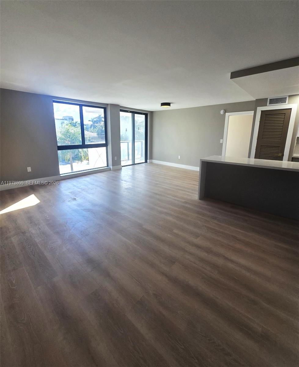 9800 W Bay Harbor Dr 305