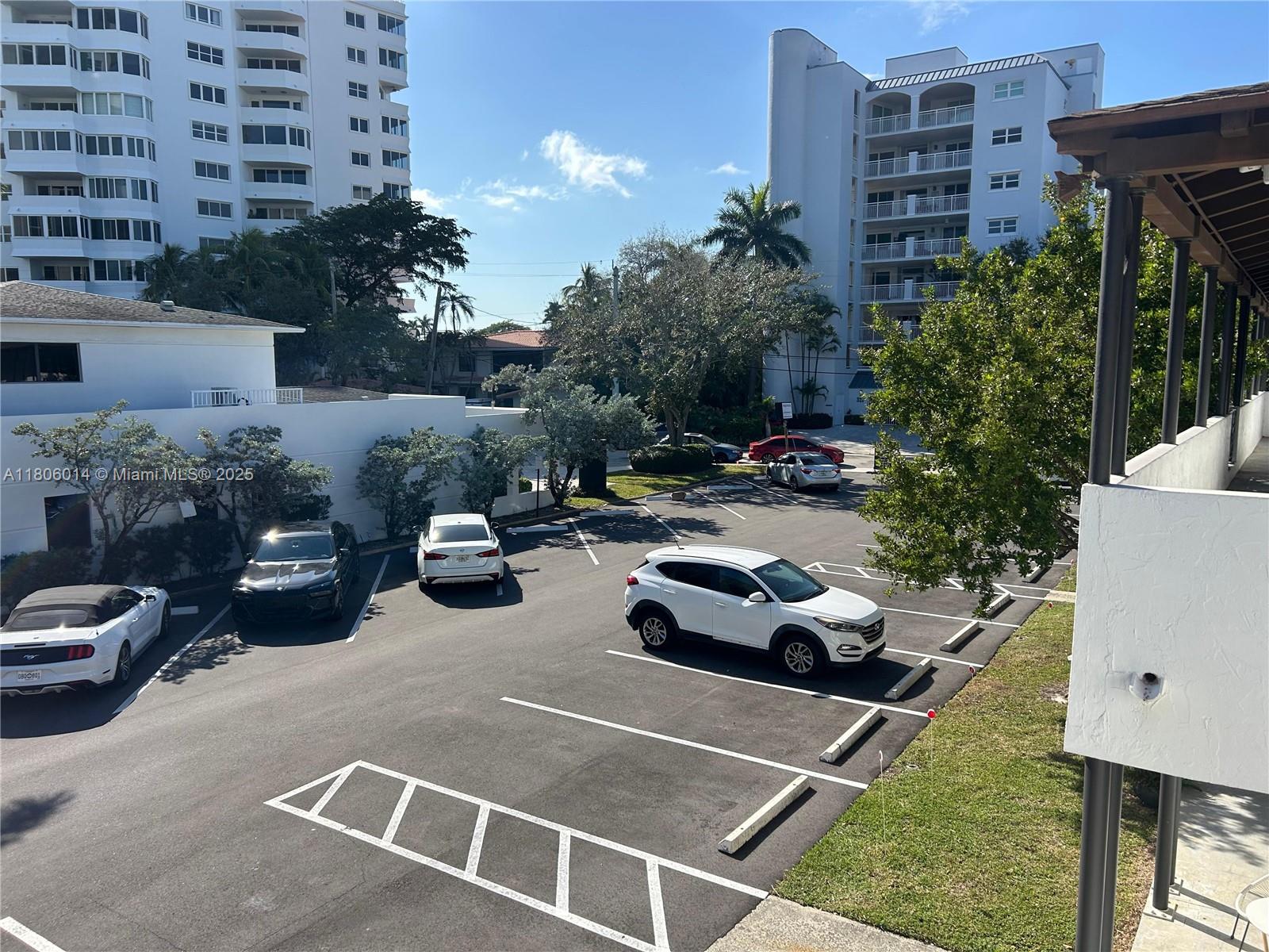 Rental Property at 300 Sunset Dr 9, Fort Lauderdale, Broward County, Florida - Bedrooms: 1 
Bathrooms: 1  - $1,950 MO.
