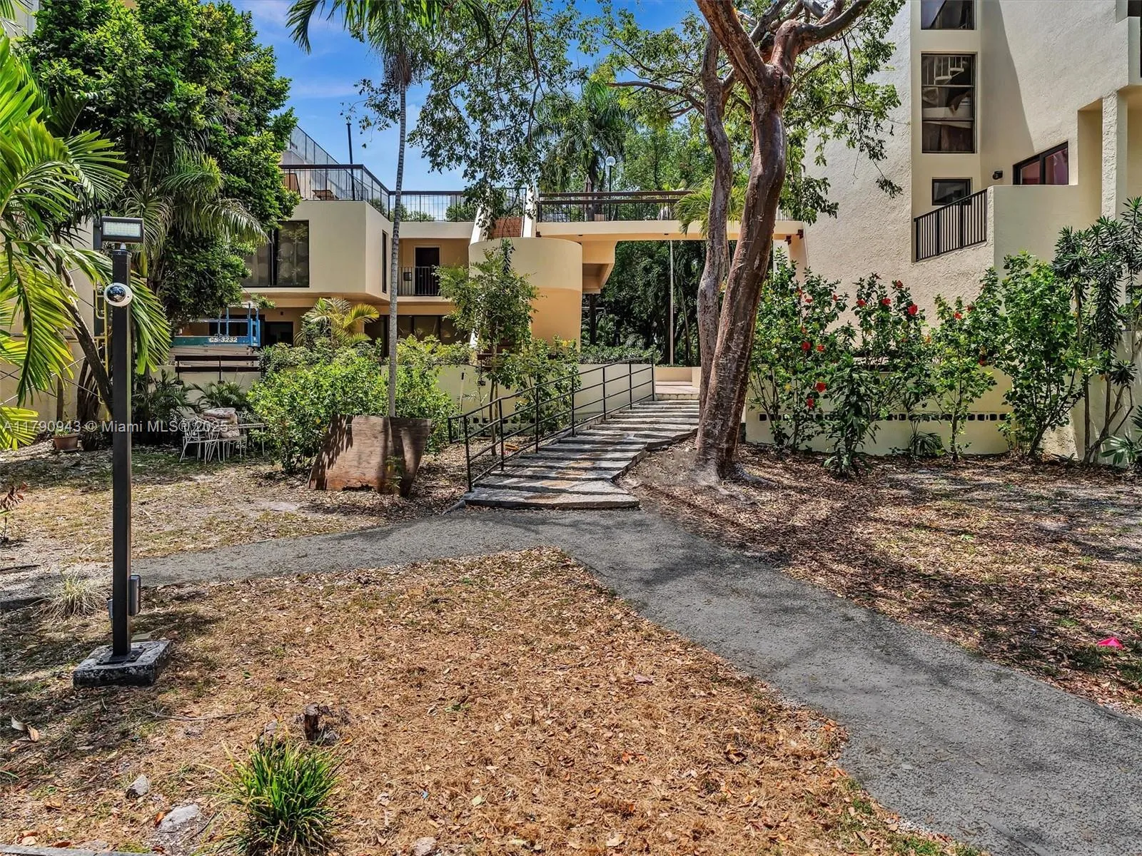 Miami, Florida 33129, United States, 2 Bedrooms Bedrooms, ,2 BathroomsBathrooms,Residential,Active,123746