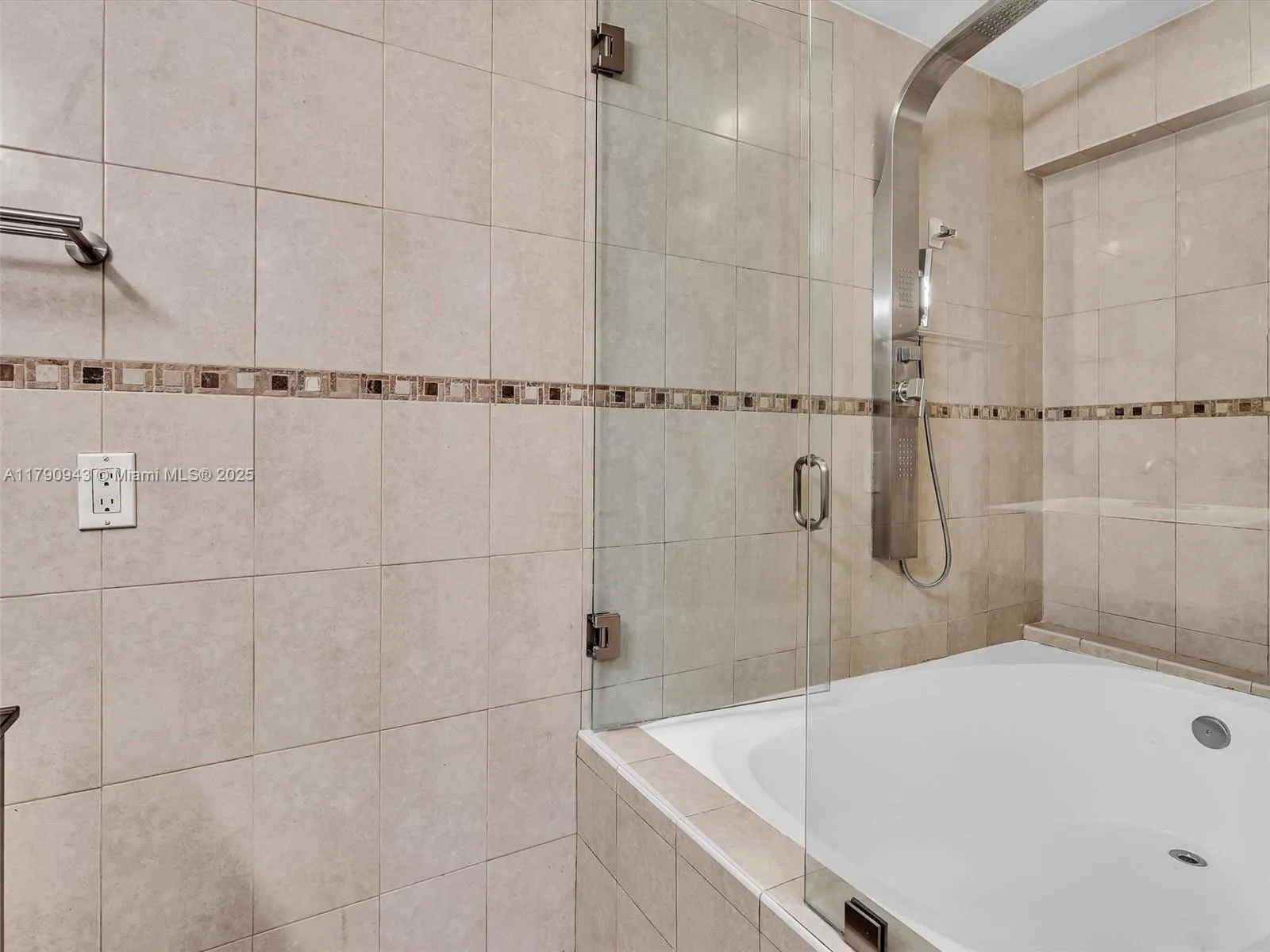 Miami, Florida 33129, United States, 2 Bedrooms Bedrooms, ,2 BathroomsBathrooms,Residential,Active,123746