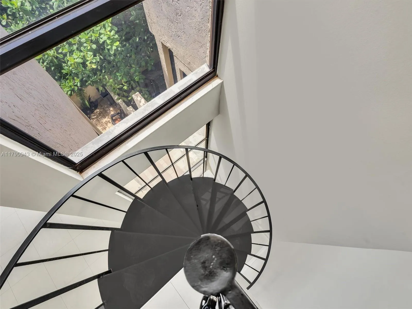 Miami, Florida 33129, United States, 2 Bedrooms Bedrooms, ,2 BathroomsBathrooms,Residential,Active,123746