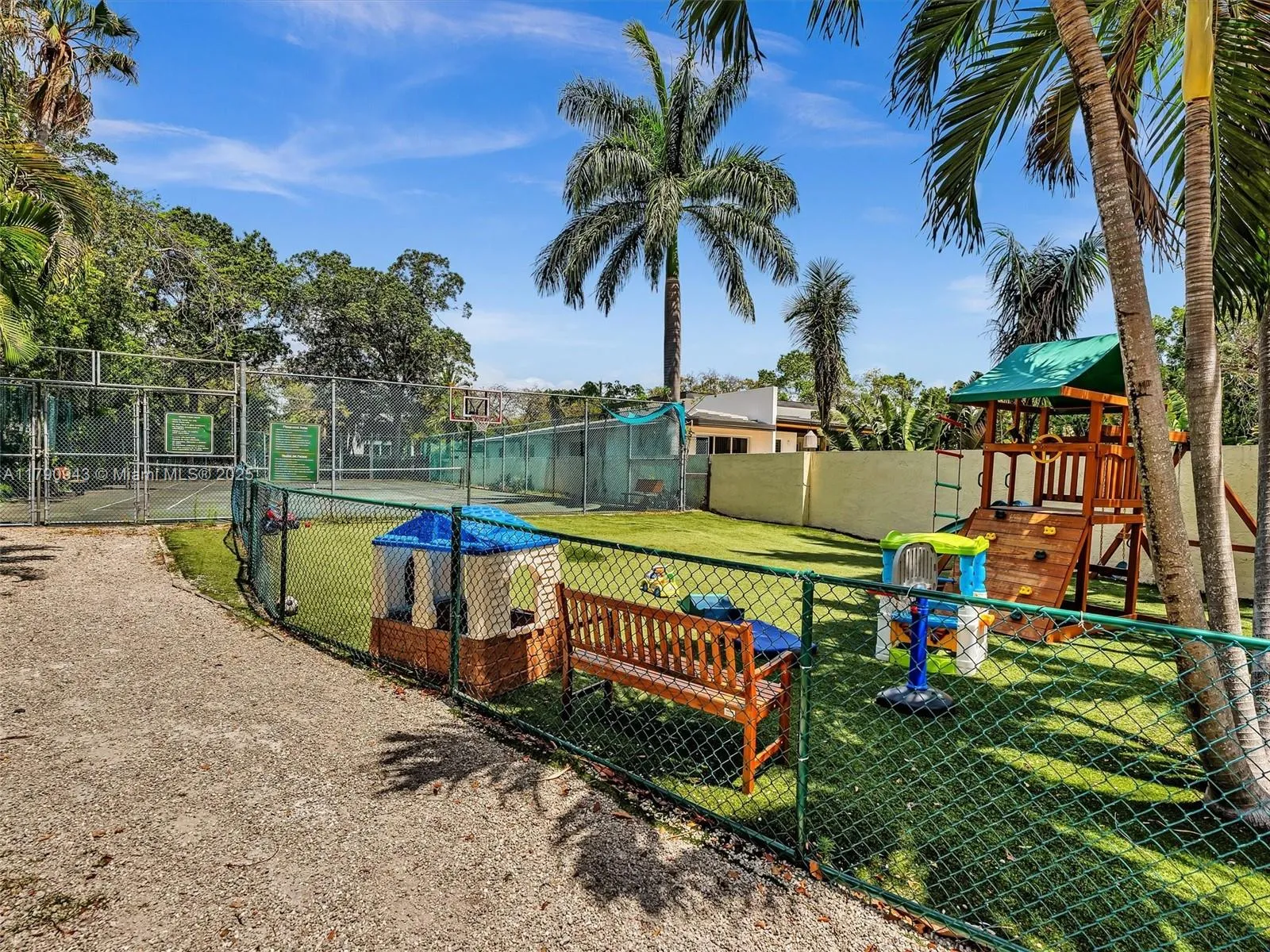 Miami, Florida 33129, United States, 2 Bedrooms Bedrooms, ,2 BathroomsBathrooms,Residential,Active,123746