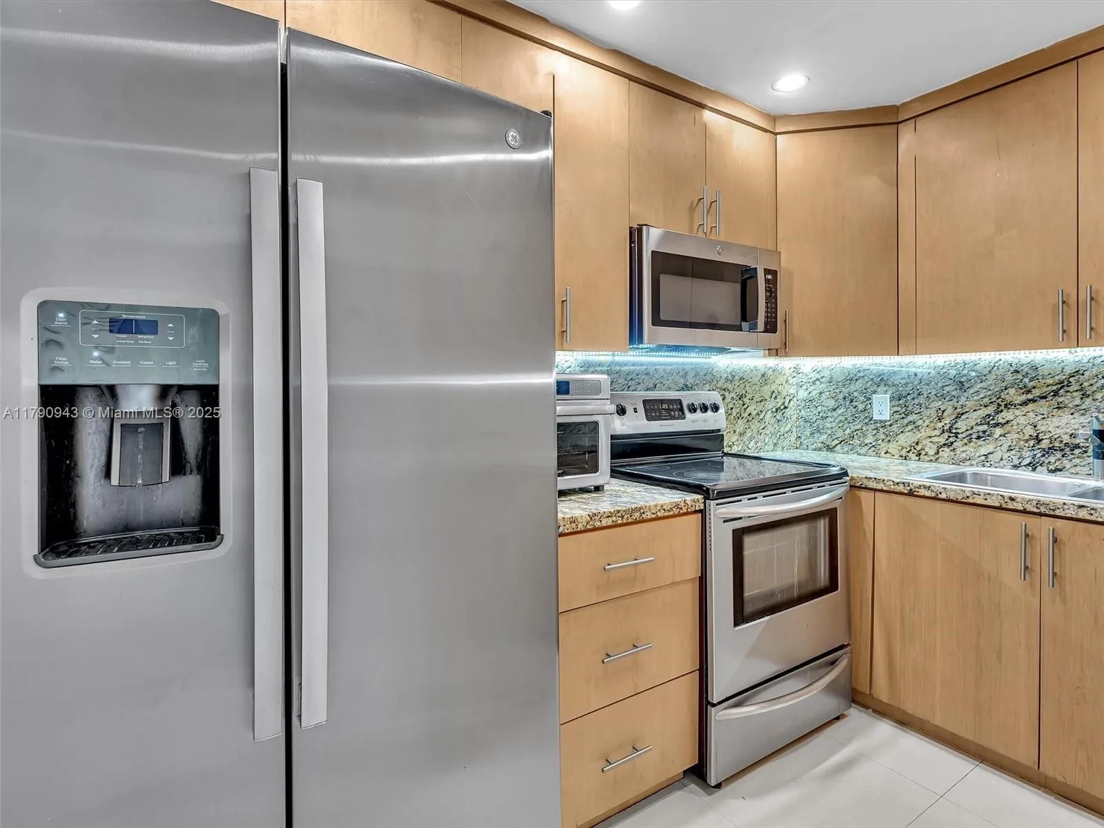 Miami, Florida 33129, United States, 2 Bedrooms Bedrooms, ,2 BathroomsBathrooms,Residential,Active,123746