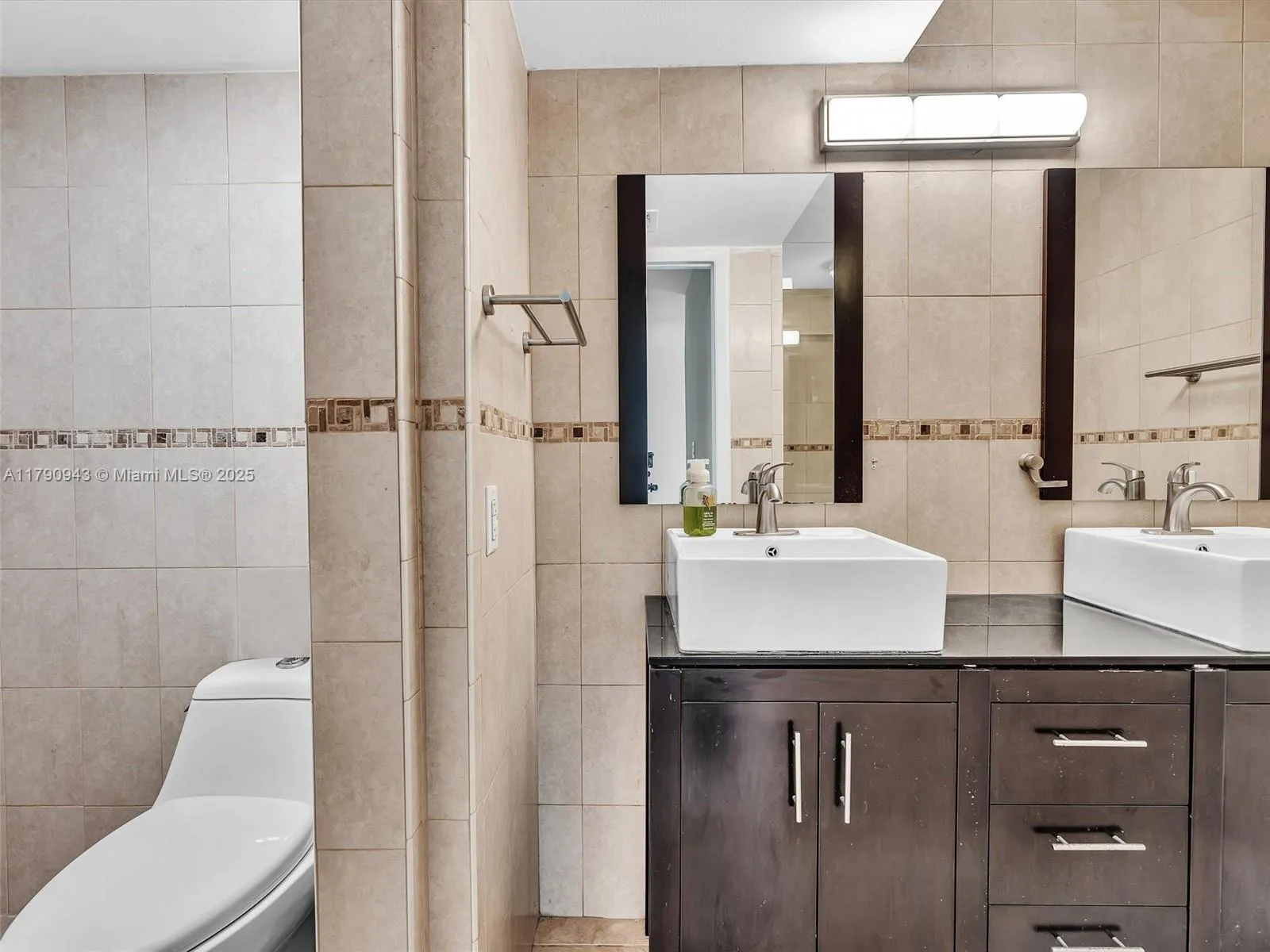 Miami, Florida 33129, United States, 2 Bedrooms Bedrooms, ,2 BathroomsBathrooms,Residential,Active,123746