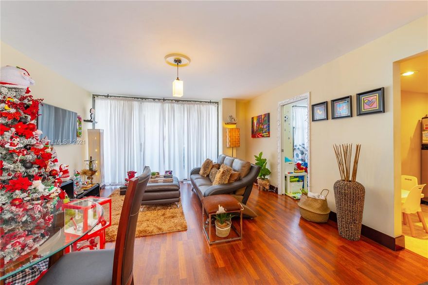 BEAUTIFUL 1 BEDROOM 1.5 BATHROOM APT CONVERTED TOA TWO BEDROOMS UNIT 1.5 BATH. LOCATED IN THE HEART OF AVENTURA IN FRONT OF TURNBERRY GOLF COURSE AND WALKING DISTANCE OF AVENTURA MALL. 2 MILES AWAY FROM BEACHES. FULLY EQUIPED GYM, BBQ ON THE WATER. JACUZZI, BEAUTIFUL POOL, 24 HRS. CONCIERGE.