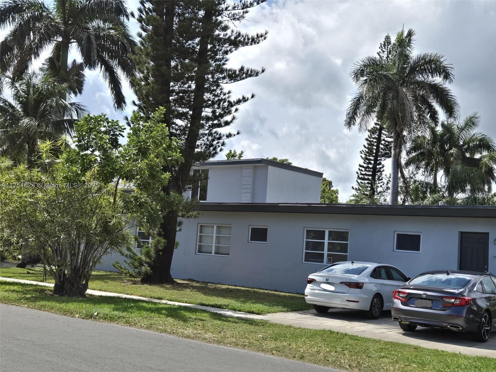 250 SE Park St 1-6