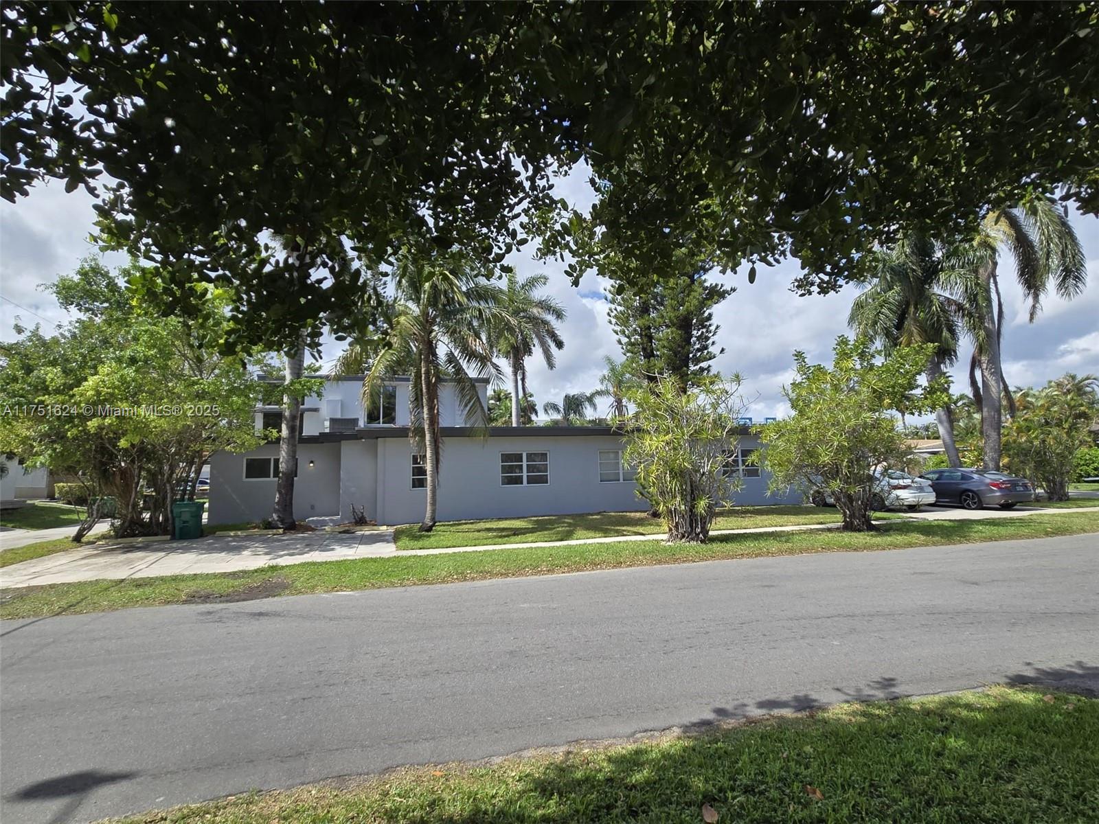 250 SE Park St 1-6