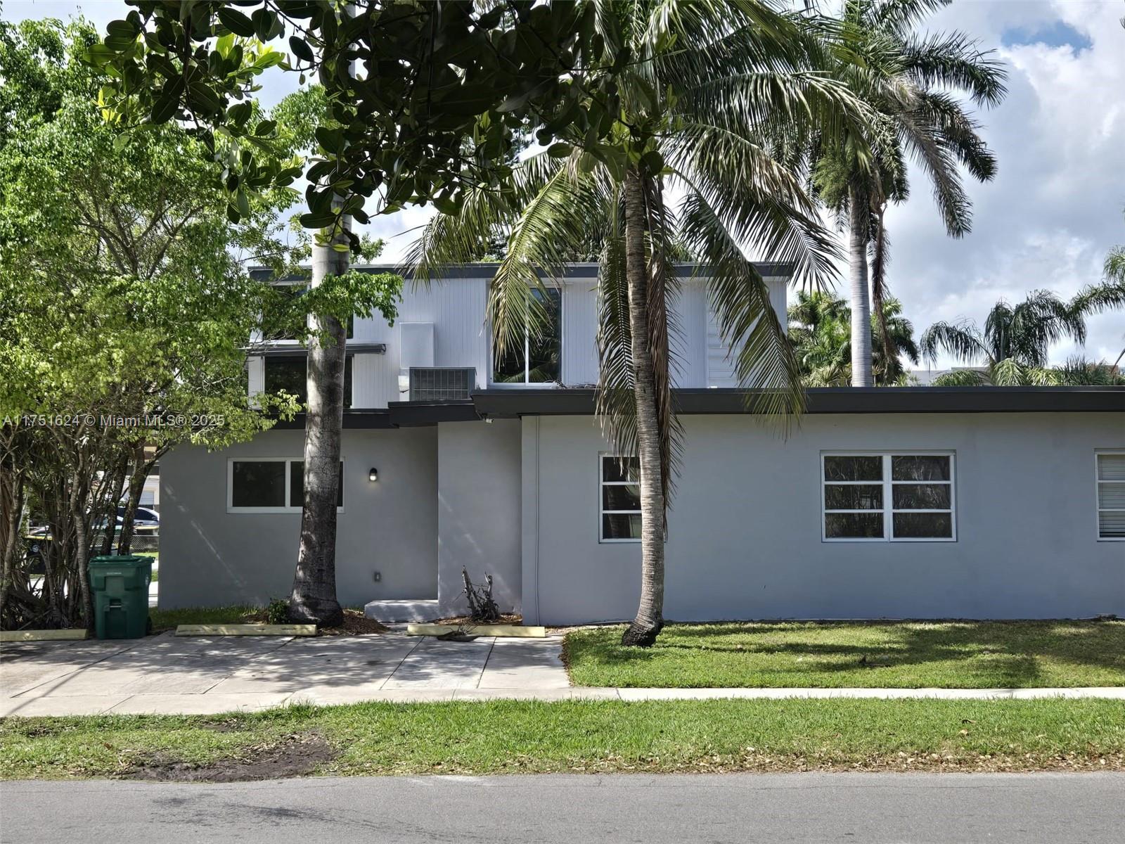 250 SE Park St 1-6