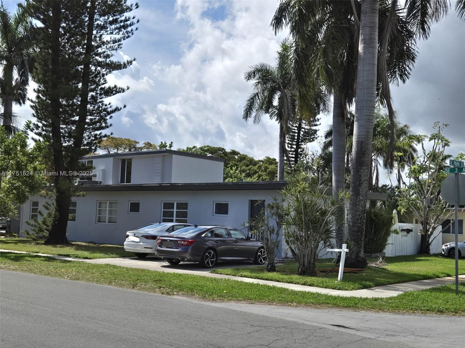 250 SE Park St 1-6
