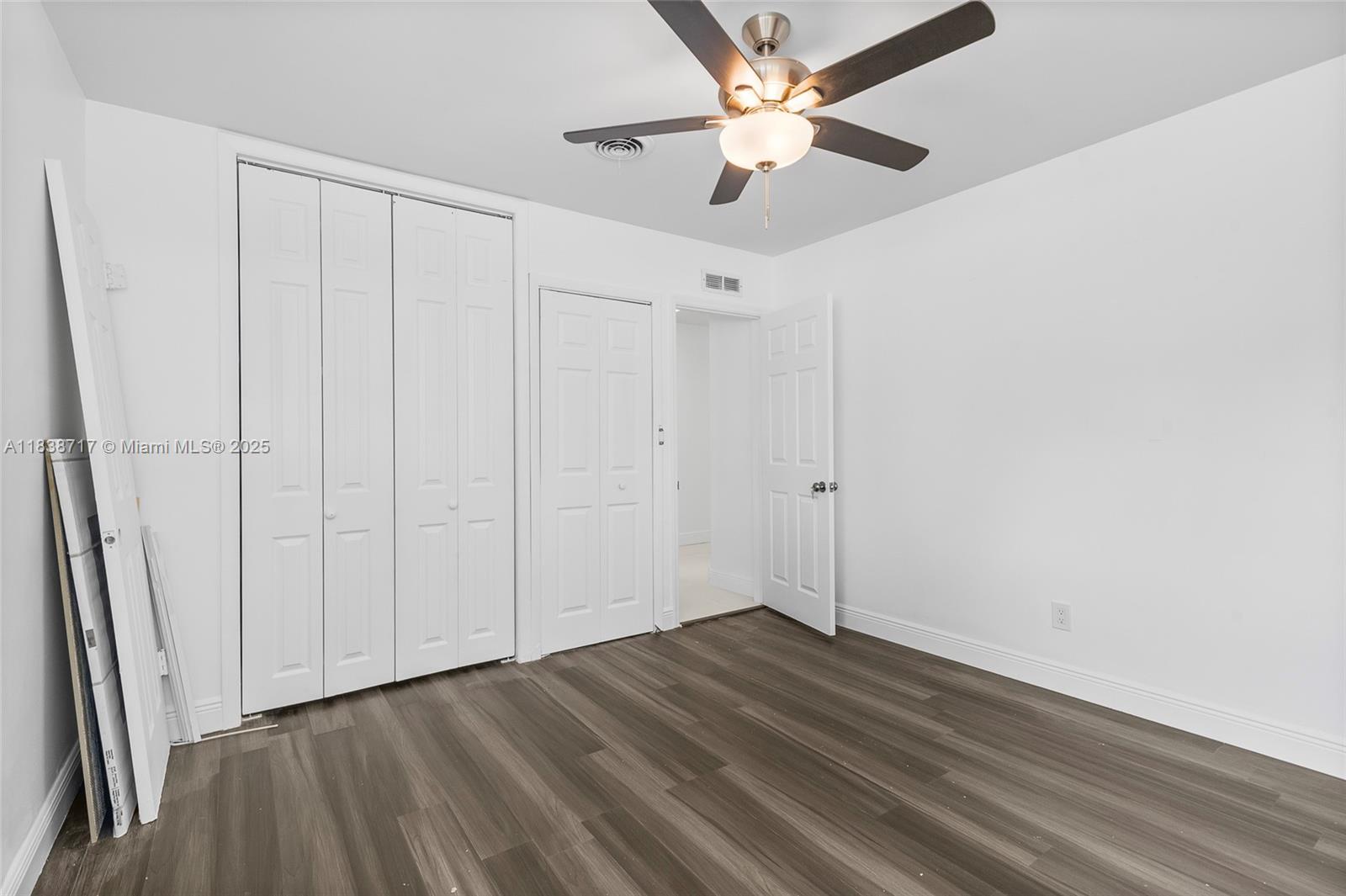 HOLLYWOOD HILLS - Residential