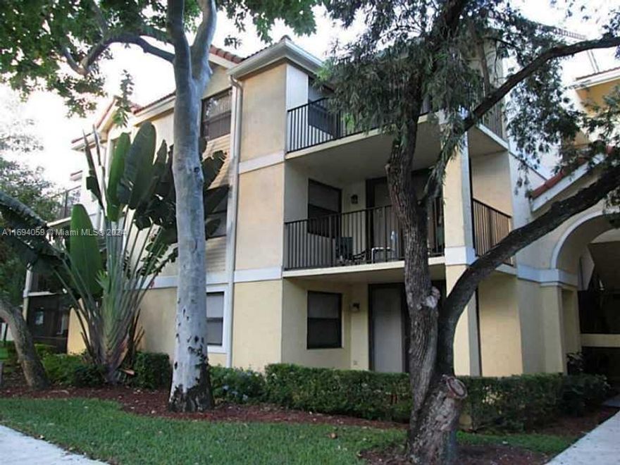 WELCOME TO THE GRAND MARQUIS GATED COMMUNITY LOCATED IN THE HEART OF PLANTATION.
2BED 2 BATH UNIT WITH BRAND NEW IMPACT WINDOWS AND DOORS, PLUS A NEW ROOF. ENJOY NICE WATER VIEWS FROM YOUR BALCONY.THE COMMUNITY OFFERS A RENOVATED POOL, GYM, TENNIS COURT AND PICNIC AREA.2 ASSIGNED PARKING SPACES. PETS WELCOME. EASY APPROVAL.
UNIT IS RENTED UNTIL JUNE 2025 FOR $2150 PER MONTH