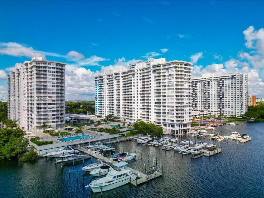Great unit, light and spacious. Split floor plan, over 1200 sq/ft of living space. 2 large walk in closets. Spectacular balcony view on the Bay. Del Prado building is conveniently located in Aventura, between two plazas. Whole Foods, Starbucks, Publix and other shops are with in walking distance. Aventura Mall, UHealth Medical center, Reserve Padel are nearby. 10 mins drive to Sunny Isles Beach. 
The building has private marina with Intracoastal and Ocean access. You can rent a spot and park your boat there. 24/7 security, gym with a water view, convenience store on the property. A+ Rated schools nearby. Seller is motivated! Come see it today!