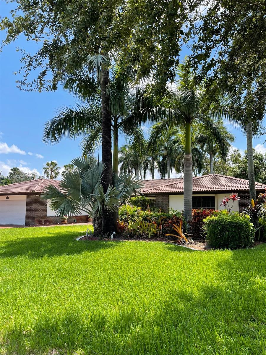 COUNTRY CLUB OF MIAMI EST - Residential