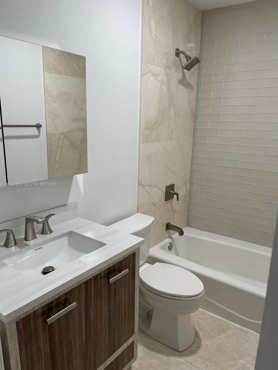 COUNTRY CLUB OF MIAMI EST - Residential