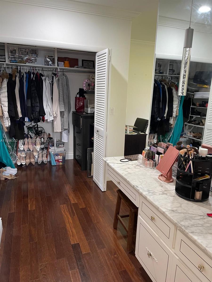 COUNTRY CLUB OF MIAMI EST - Residential