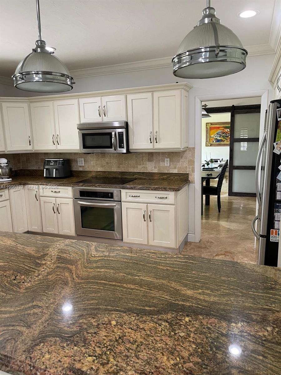 COUNTRY CLUB OF MIAMI EST - Residential