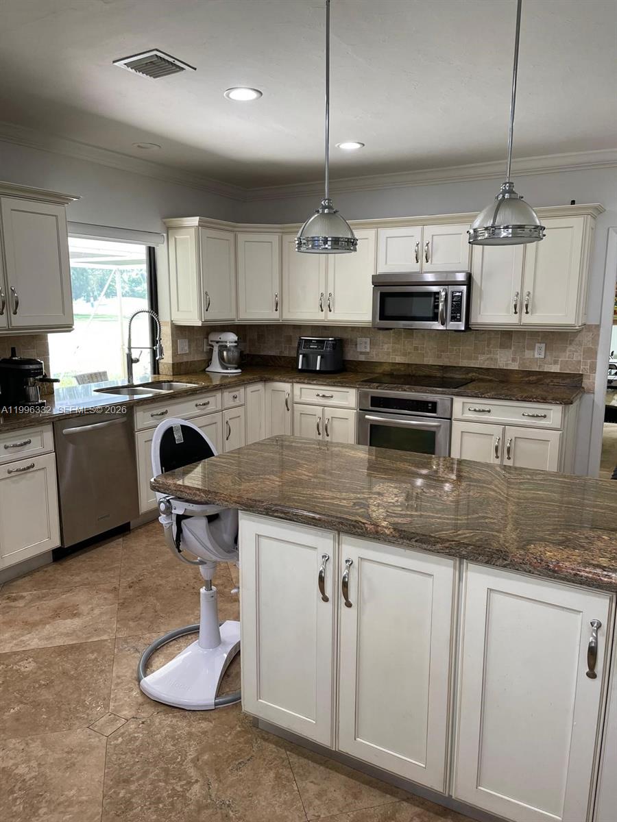 COUNTRY CLUB OF MIAMI EST - Residential