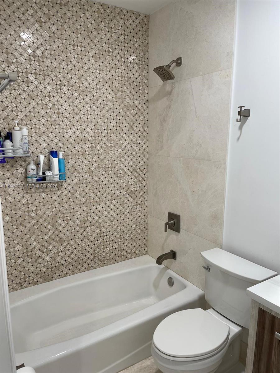 COUNTRY CLUB OF MIAMI EST - Residential