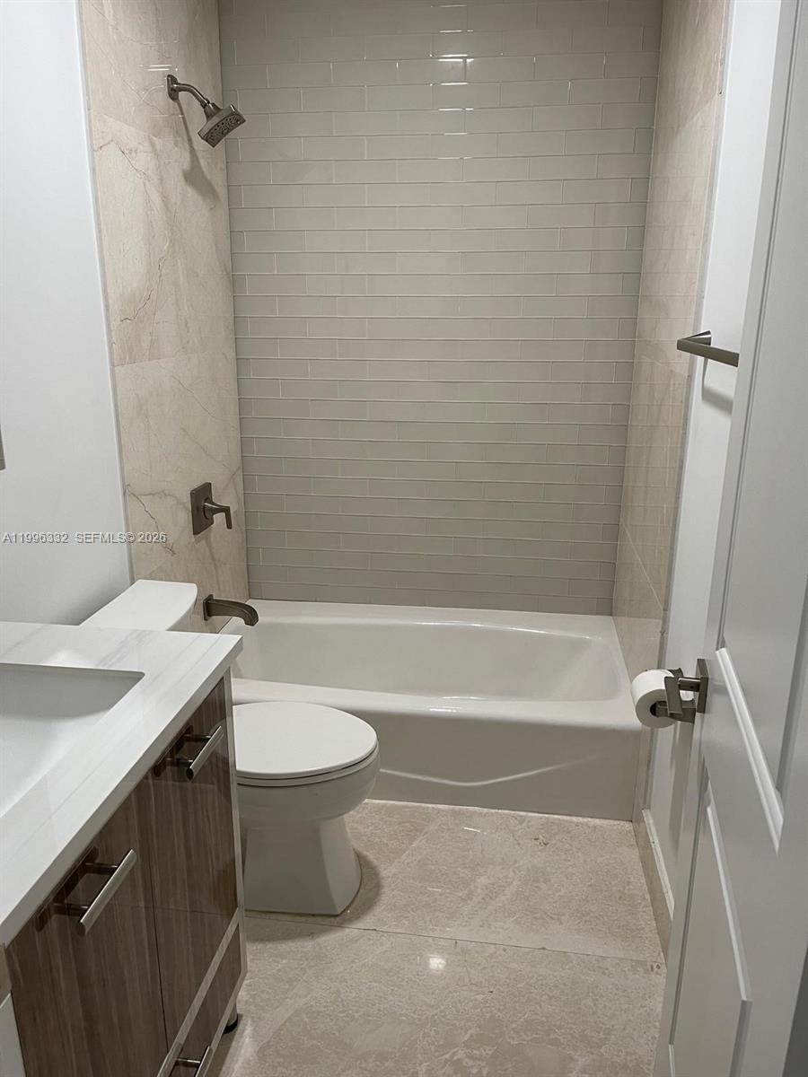 COUNTRY CLUB OF MIAMI EST - Residential