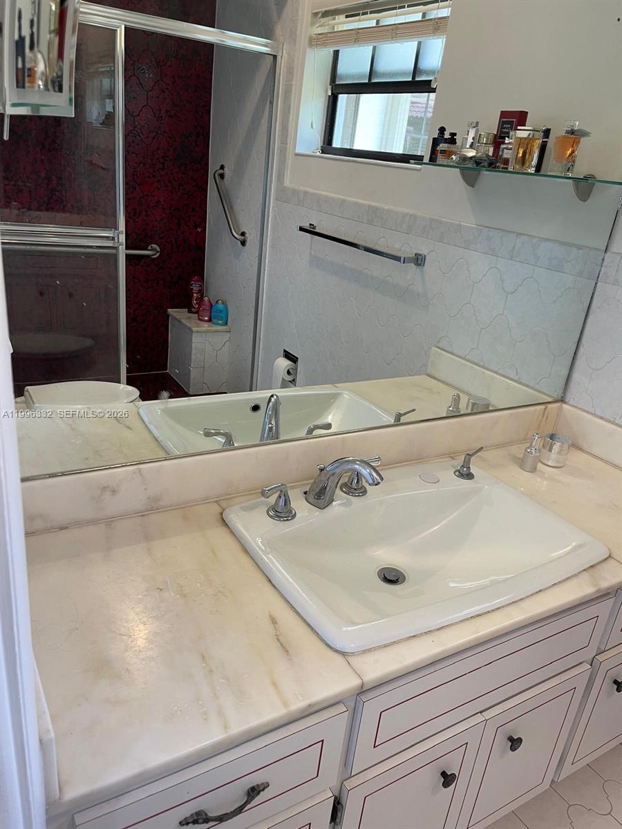 COUNTRY CLUB OF MIAMI EST - Residential