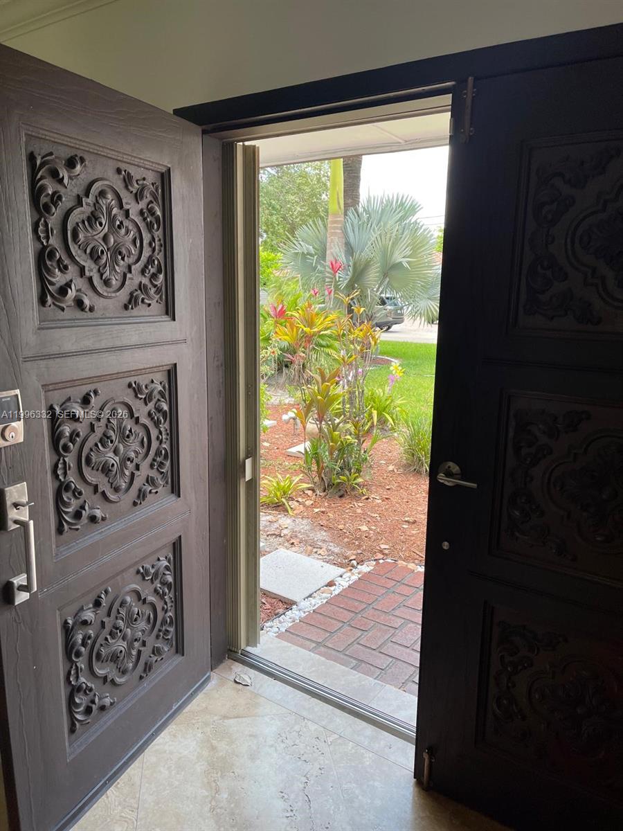 COUNTRY CLUB OF MIAMI EST - Residential