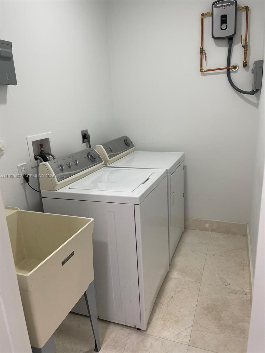 COUNTRY CLUB OF MIAMI EST - Residential