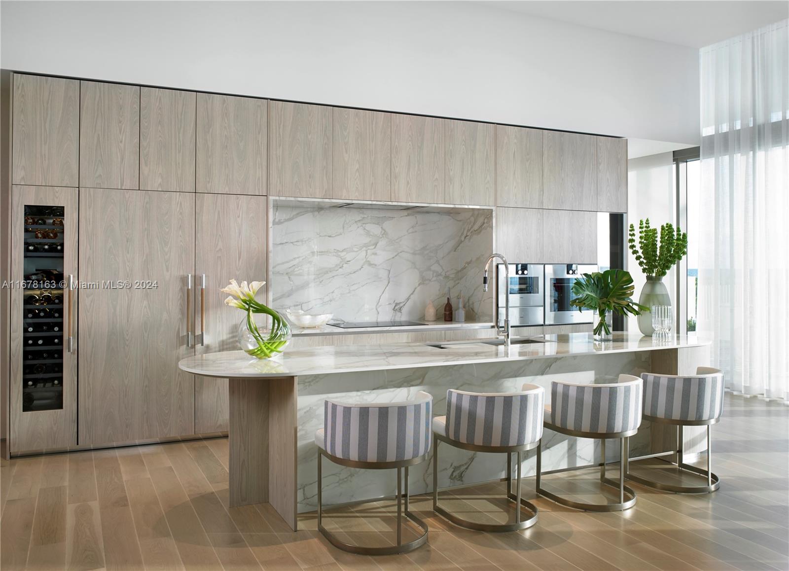 ST REGIS SUNNY ISLES - Residential