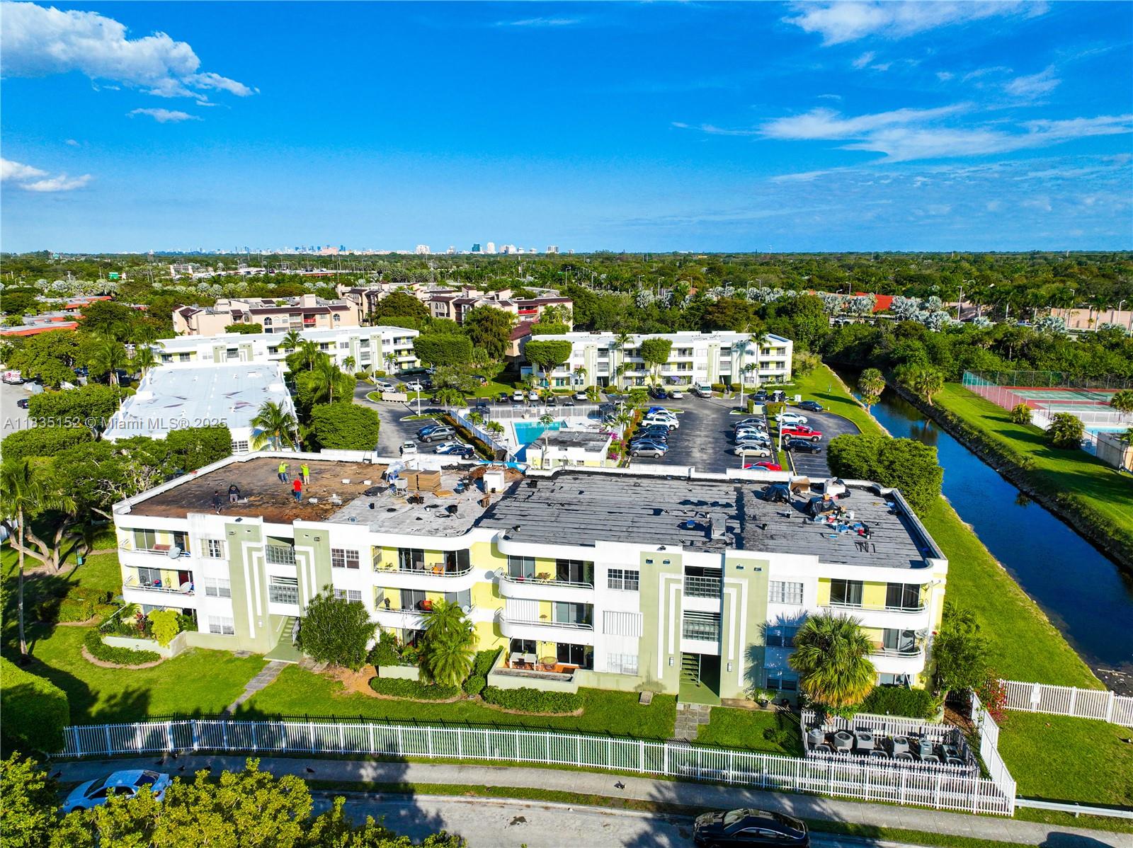 PALM COVE COND - Residential