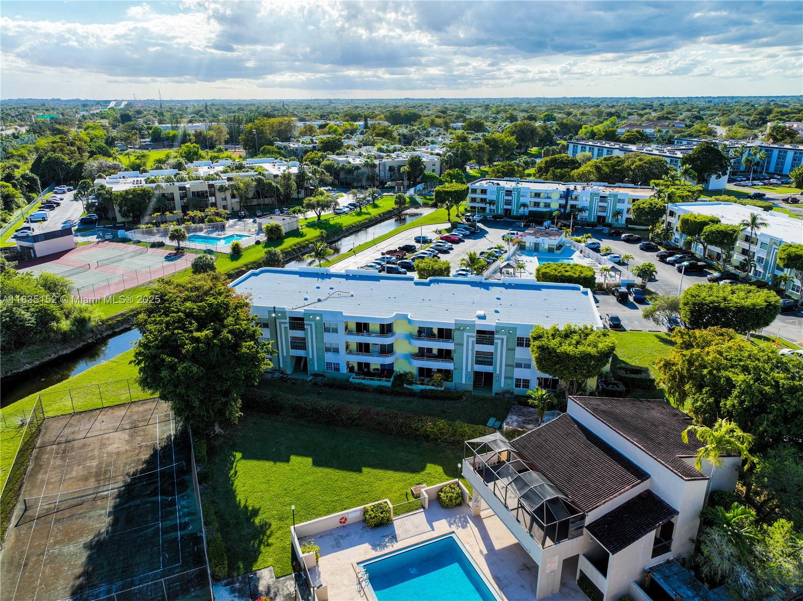 PALM COVE COND - Residential